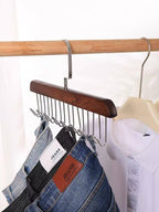 العلّاقة ملابس الخشبية ✨